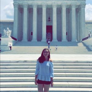 Meet your Posher, Alexis